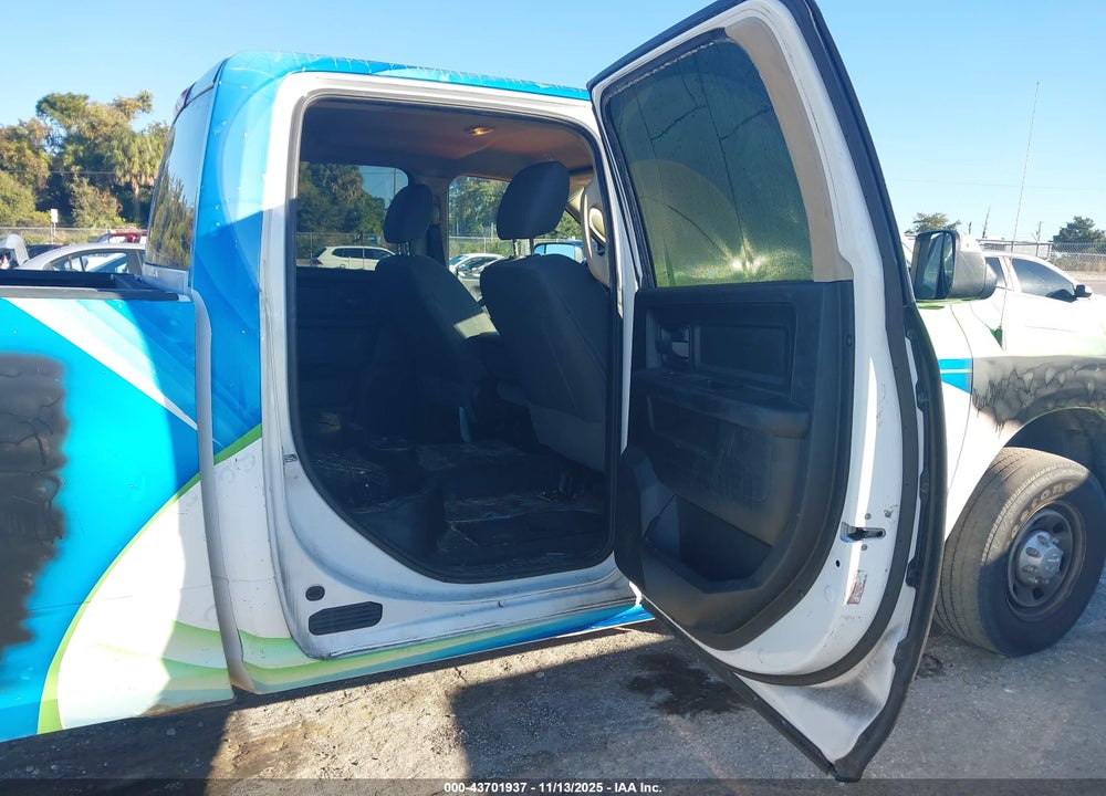 2018 RAM 2500 TRADESMAN 4X2 8' BOX VIN: 3C6TR4HT5JG188396