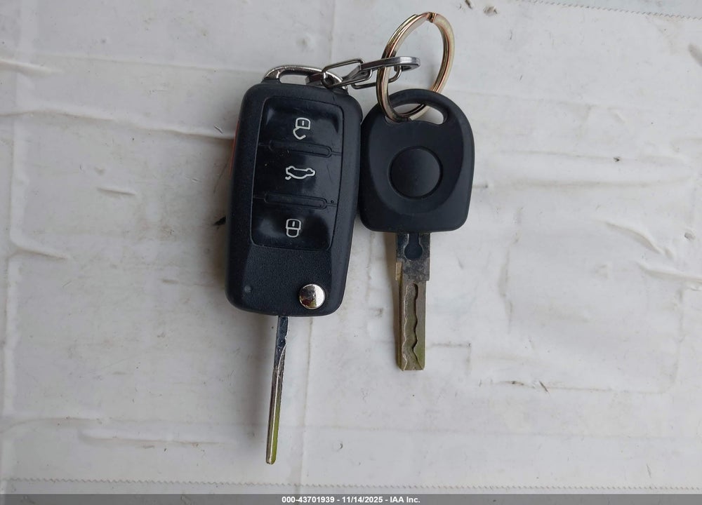 2012 VOLKSWAGEN JETTA 2.5L SE VIN: 3VWDP7AJ4CM320983