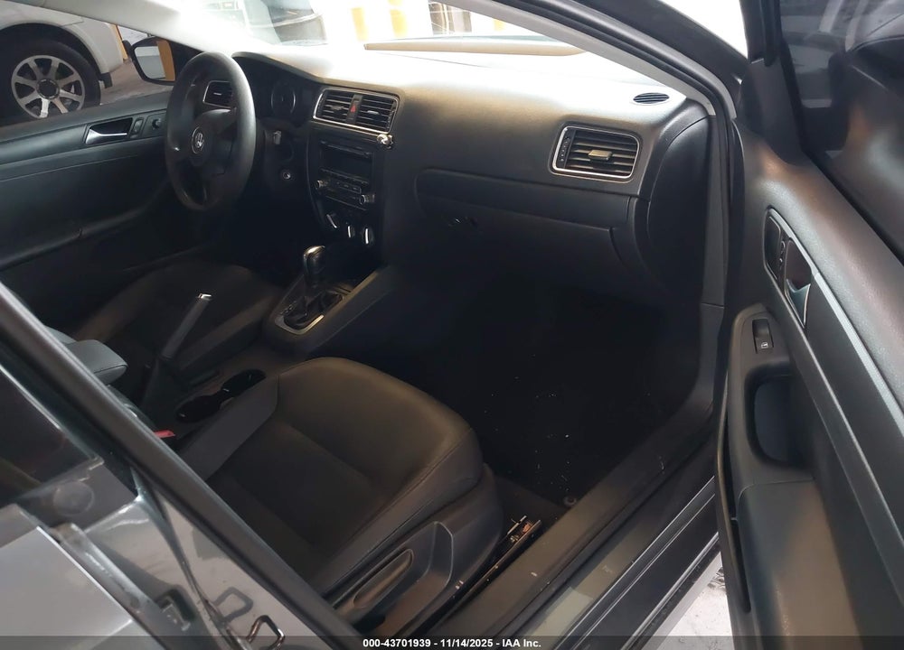 2012 VOLKSWAGEN JETTA 2.5L SE VIN: 3VWDP7AJ4CM320983