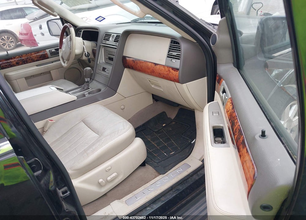 2004 LINCOLN NAVIGATOR VIN: 5LMFU28RX4LJ43628
