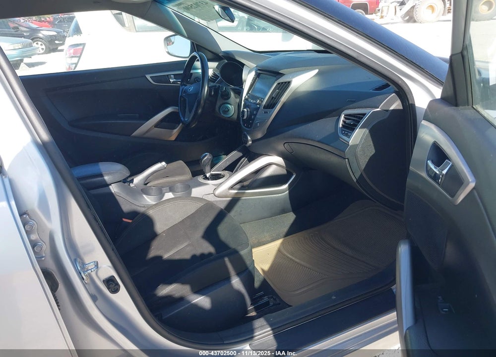 2017 HYUNDAI VELOSTER VIN: KMHTC6ADXHU307359