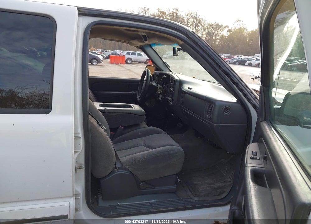 2005 CHEVROLET SILVERADO 1500 Z71 VIN: 2GCEK13T251112189