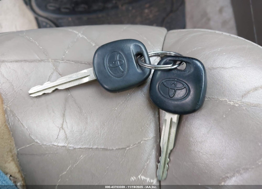 1999 TOYOTA CAMRY LE/XLE VIN: 4T1BF28K0XU929838