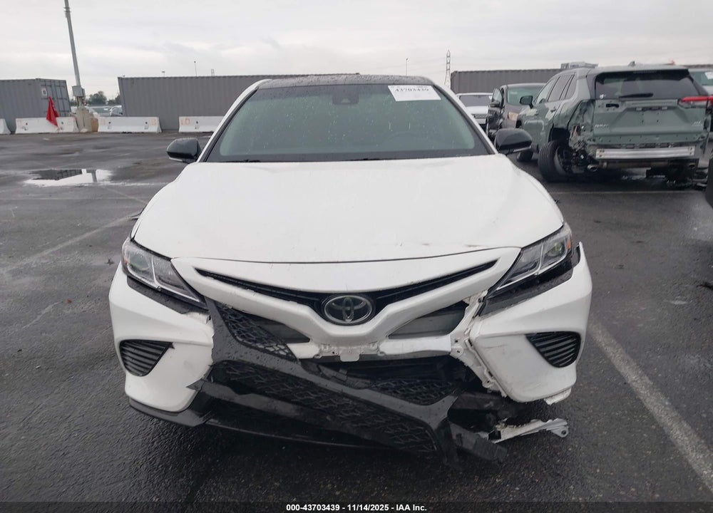 2018 TOYOTA CAMRY SE VIN: 4T1B11HK5JU527927