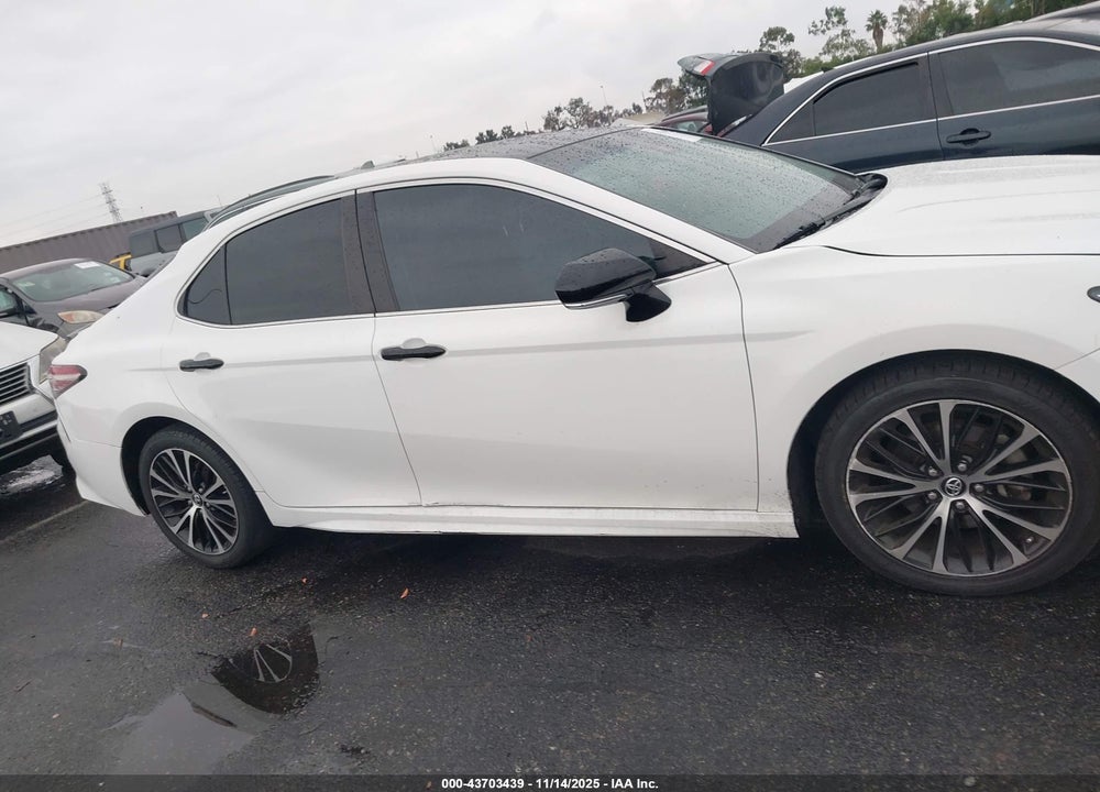 2018 TOYOTA CAMRY SE VIN: 4T1B11HK5JU527927