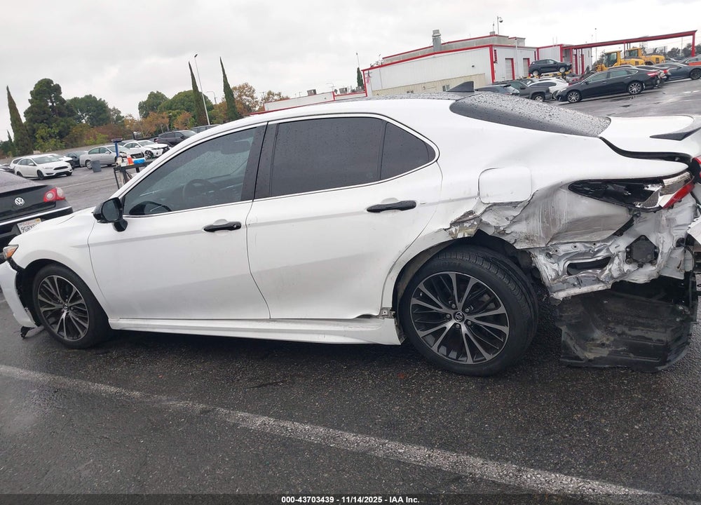 2018 TOYOTA CAMRY SE VIN: 4T1B11HK5JU527927