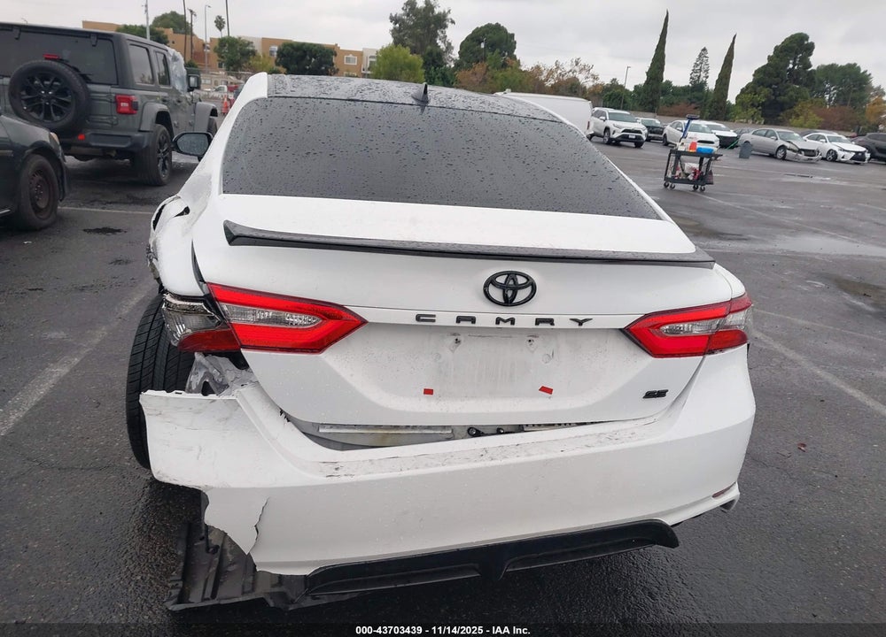 2018 TOYOTA CAMRY SE VIN: 4T1B11HK5JU527927