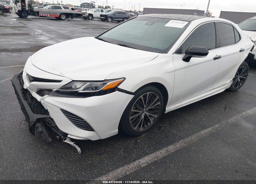 2018 TOYOTA CAMRY SE VIN: 4T1B11HK5JU527927