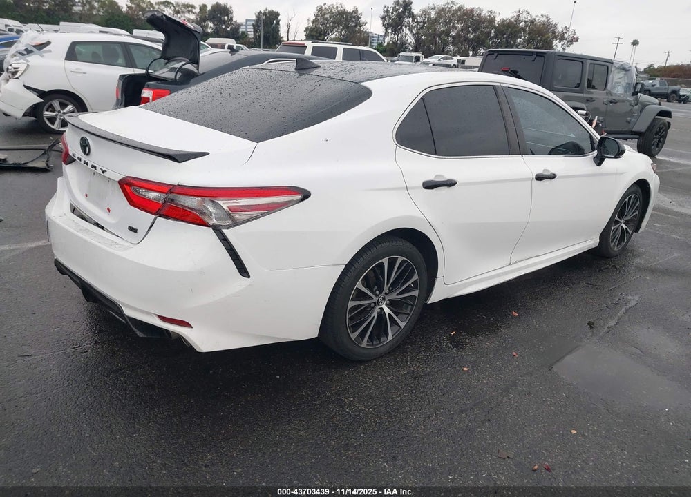 2018 TOYOTA CAMRY SE VIN: 4T1B11HK5JU527927