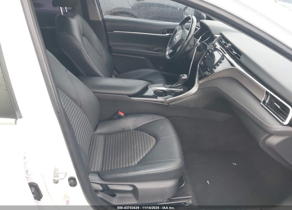 2018 TOYOTA CAMRY SE VIN: 4T1B11HK5JU527927