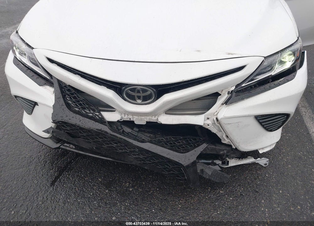 2018 TOYOTA CAMRY SE VIN: 4T1B11HK5JU527927