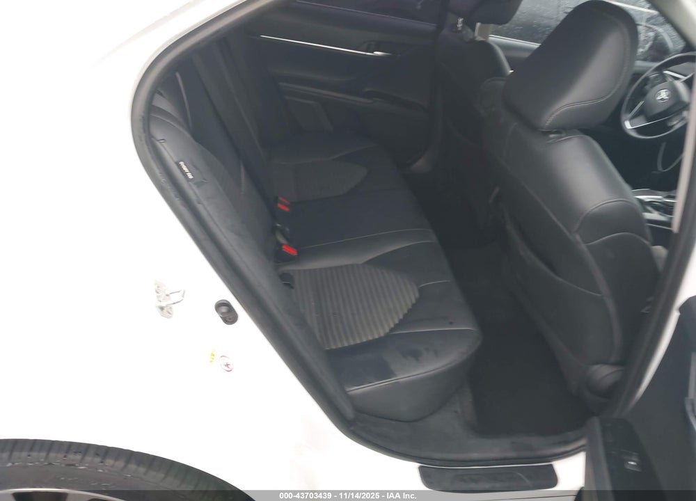 2018 TOYOTA CAMRY SE VIN: 4T1B11HK5JU527927