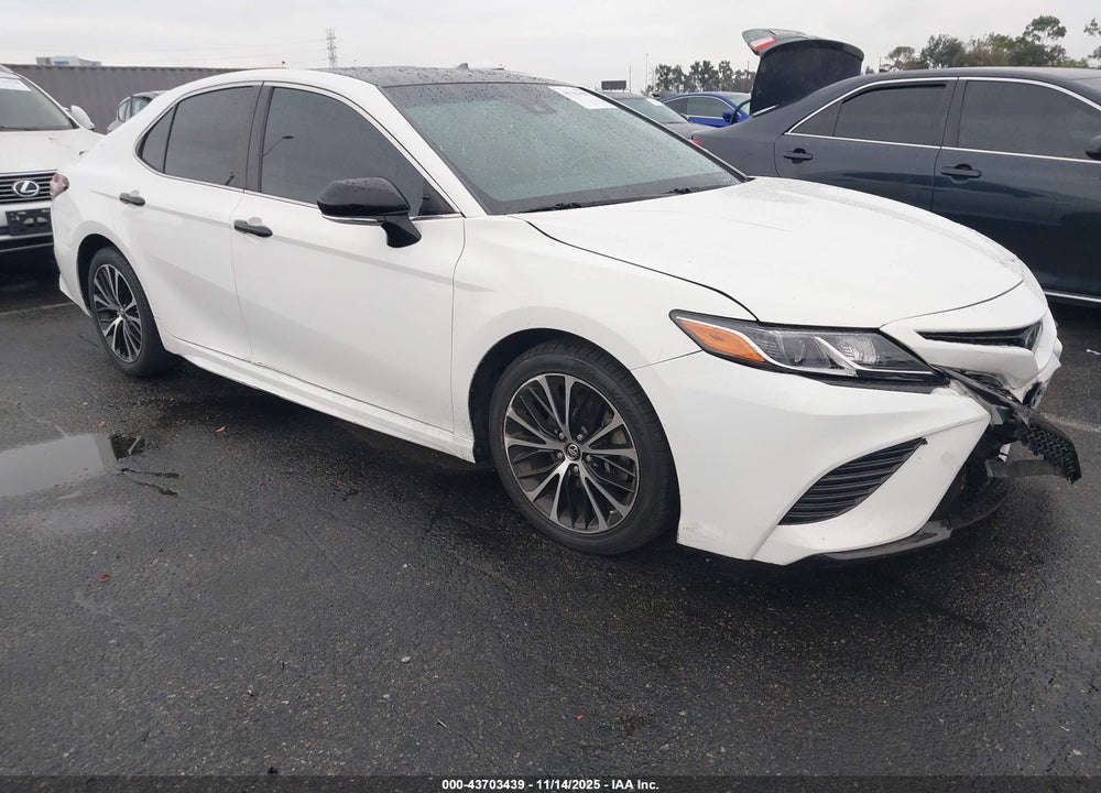 2018 TOYOTA CAMRY SE VIN: 4T1B11HK5JU527927