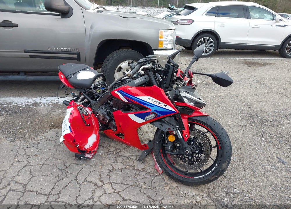 2024 HONDA CBR650 R VIN: MLHRH1557R5001007