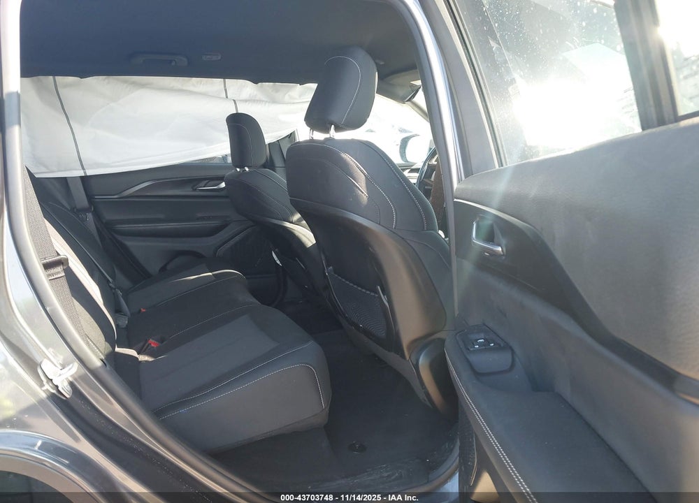 2025 JEEP GRAND CHEROKEE LAREDO 4X2 VIN: 1C4RJGAGXSC308559