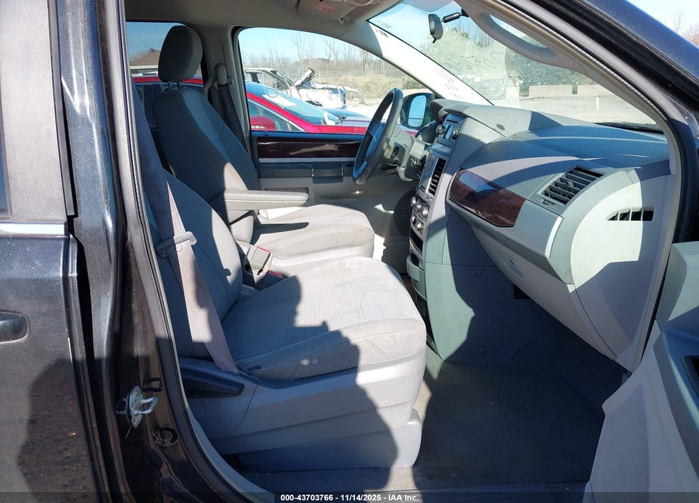 2010 CHRYSLER TOWN & COUNTRY TOURING VIN: 2A4RR5D13AR266594