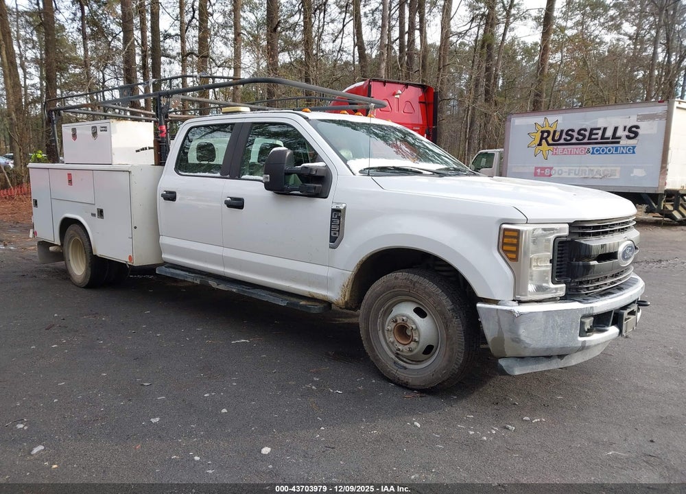 2018 FORD F-350 CHASSIS XL VIN: 1FD8W3G68JEB74847