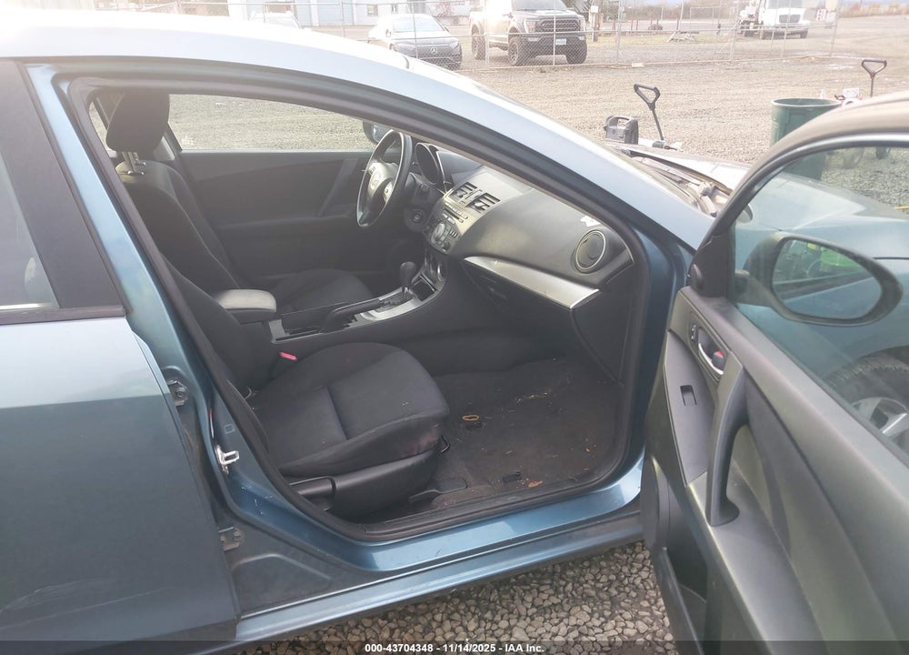 2011 MAZDA 3 VIN: JM1BL1VG0B1445475