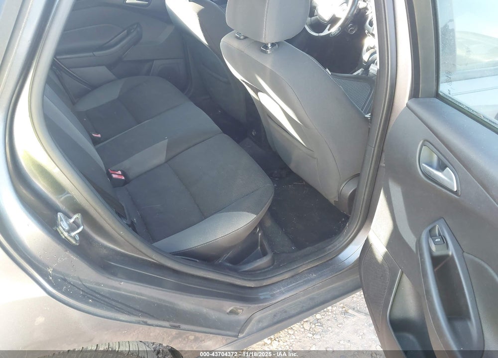 2014 FORD FOCUS SE VIN: 1FADP3K24EL396197