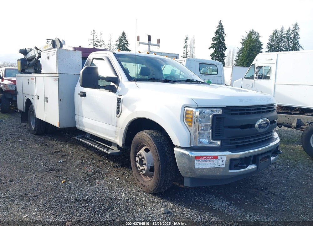2018 FORD F-350 CHASSIS XL VIN: 1FDRF3G6XJEB43202