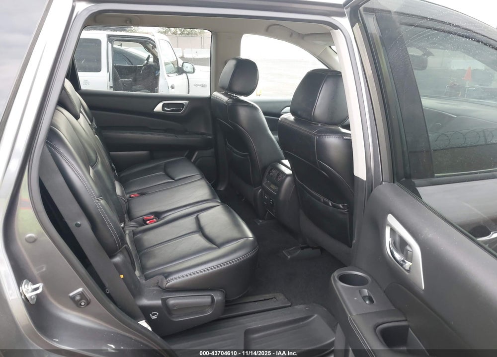2017 NISSAN PATHFINDER SL VIN: 5N1DR2MM8HC686391