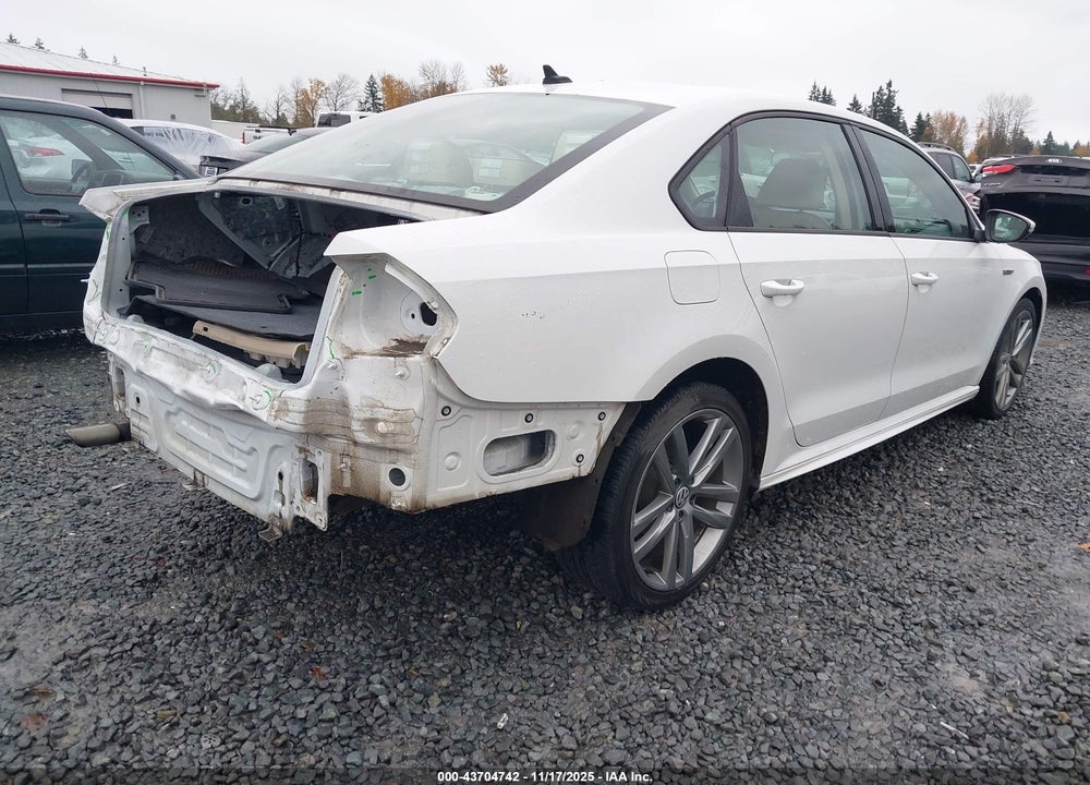 2018 VOLKSWAGEN PASSAT 2.0T R-LINE/2.0T S VIN: 1VWAA7A33JC043909