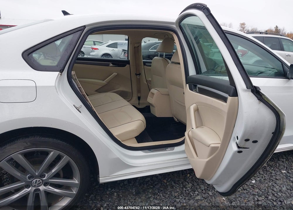 2018 VOLKSWAGEN PASSAT 2.0T R-LINE/2.0T S VIN: 1VWAA7A33JC043909