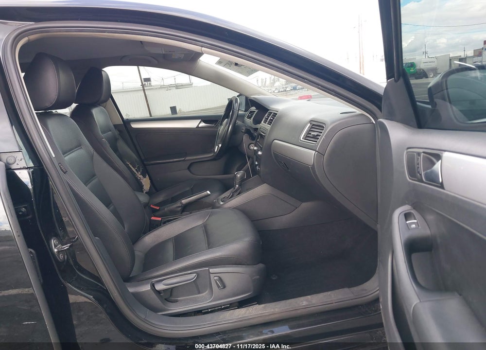 2014 VOLKSWAGEN JETTA 1.8T SE VIN: 3VWD17AJ6EM395009