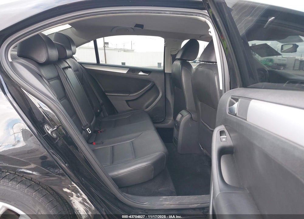 2014 VOLKSWAGEN JETTA 1.8T SE VIN: 3VWD17AJ6EM395009