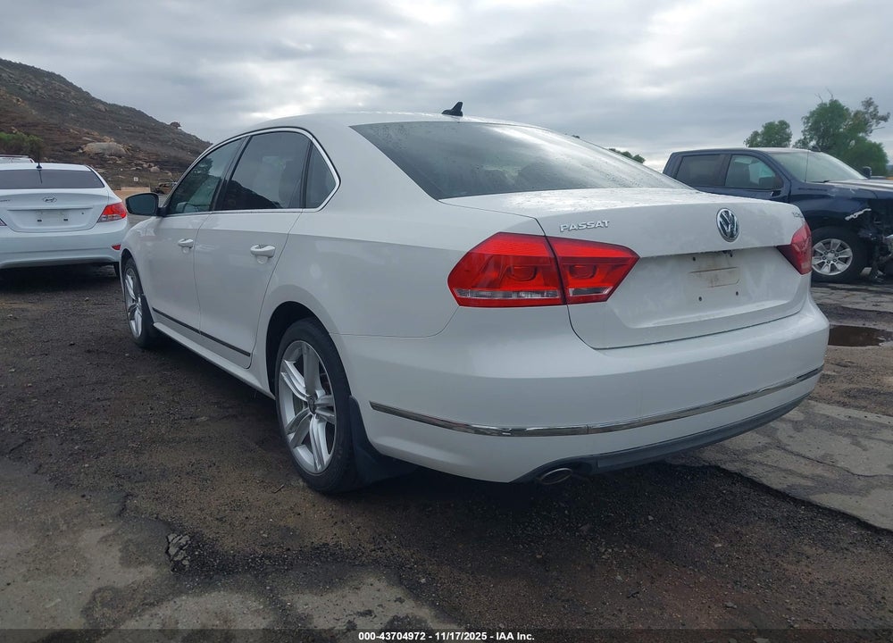 2013 VOLKSWAGEN PASSAT VIN: 1VWCN7A3XDC106330