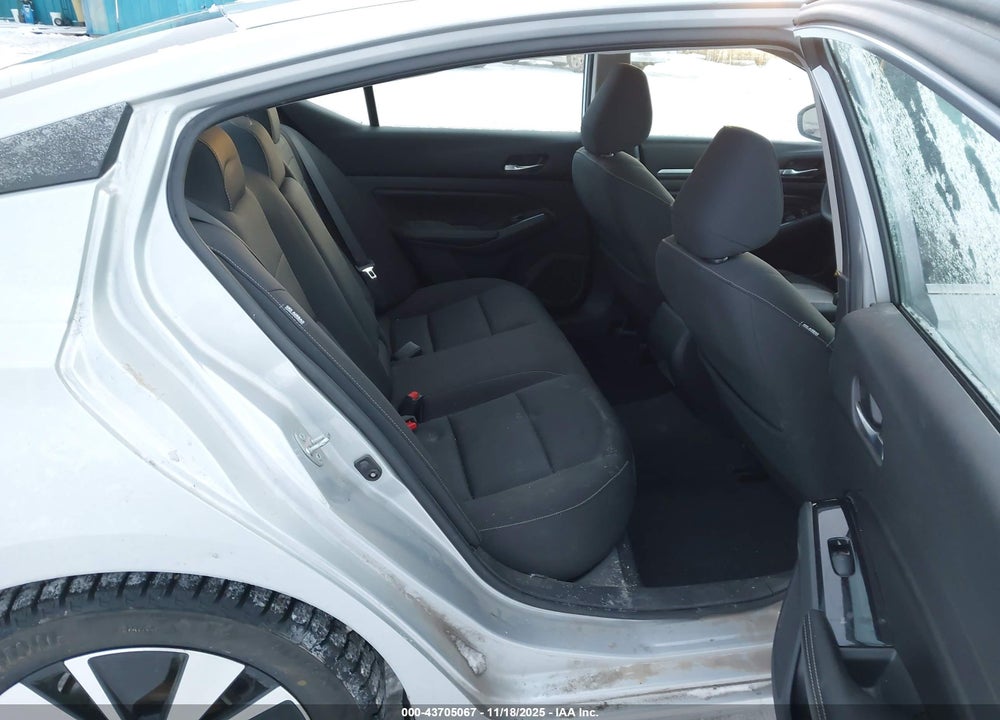 2021 NISSAN ALTIMA SV FWD VIN: 1N4BL4DV4MN391004