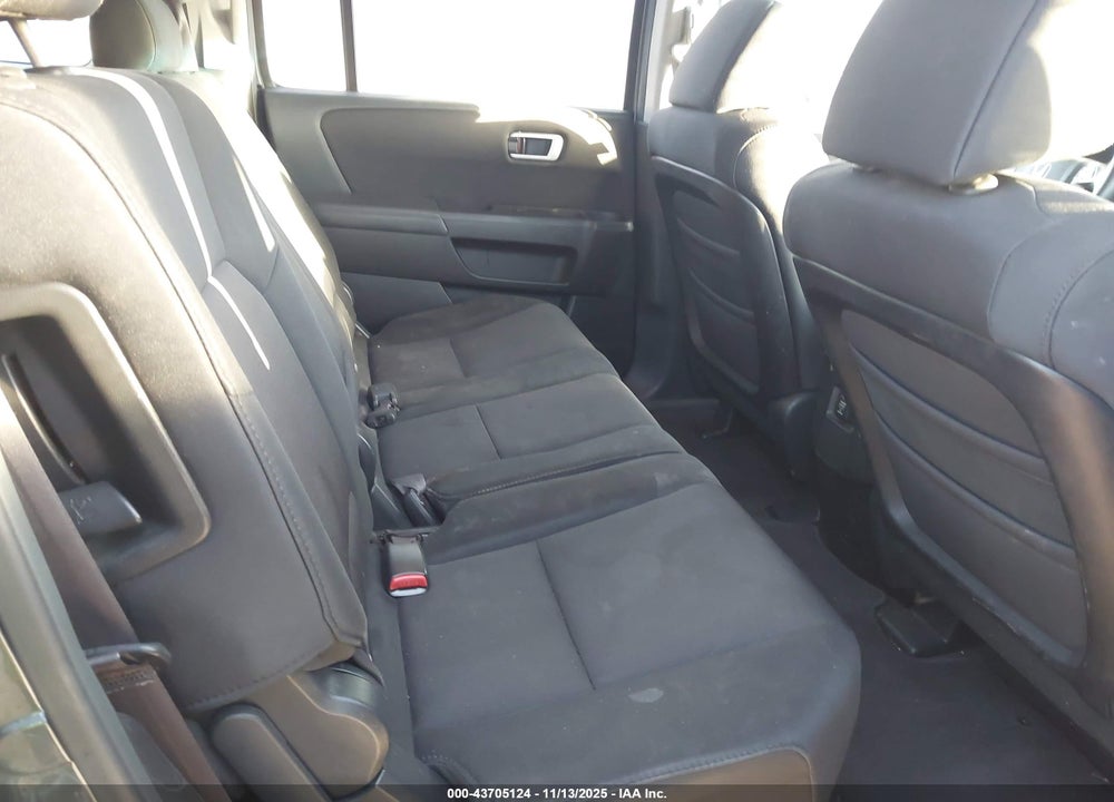 2010 HONDA PILOT LX VIN: 5FNYF4H2XAB023836