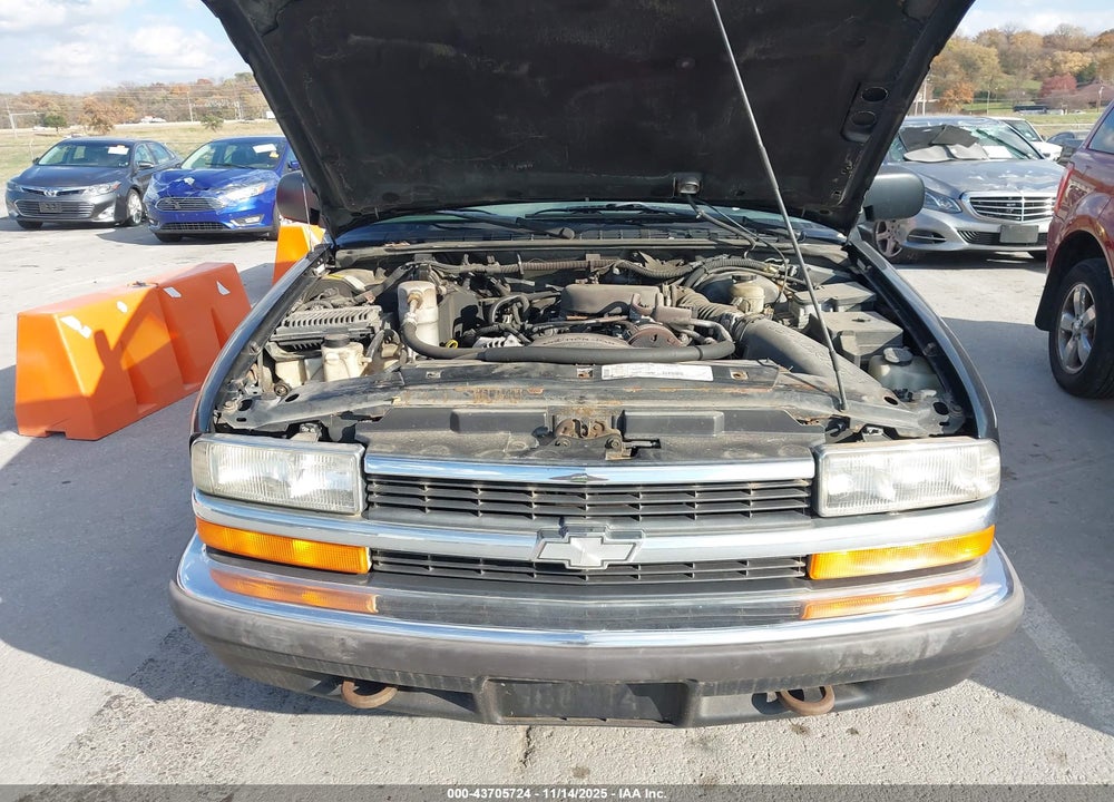 1999 CHEVROLET BLAZER LS VIN: 1GNDT13W8X2109214