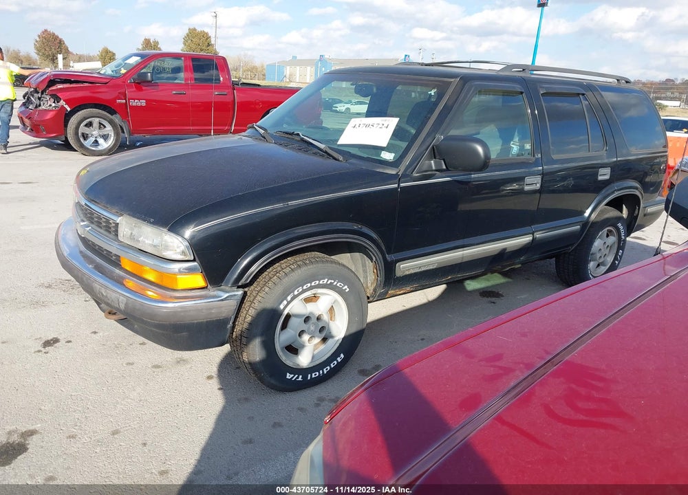 1999 CHEVROLET BLAZER LS VIN: 1GNDT13W8X2109214