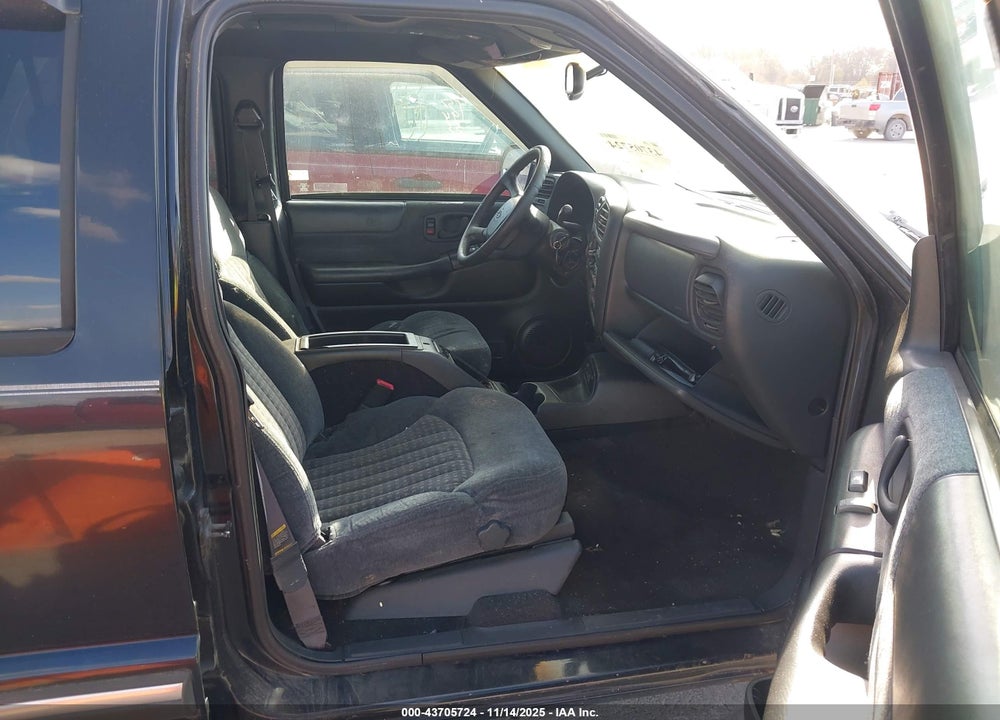 1999 CHEVROLET BLAZER LS VIN: 1GNDT13W8X2109214