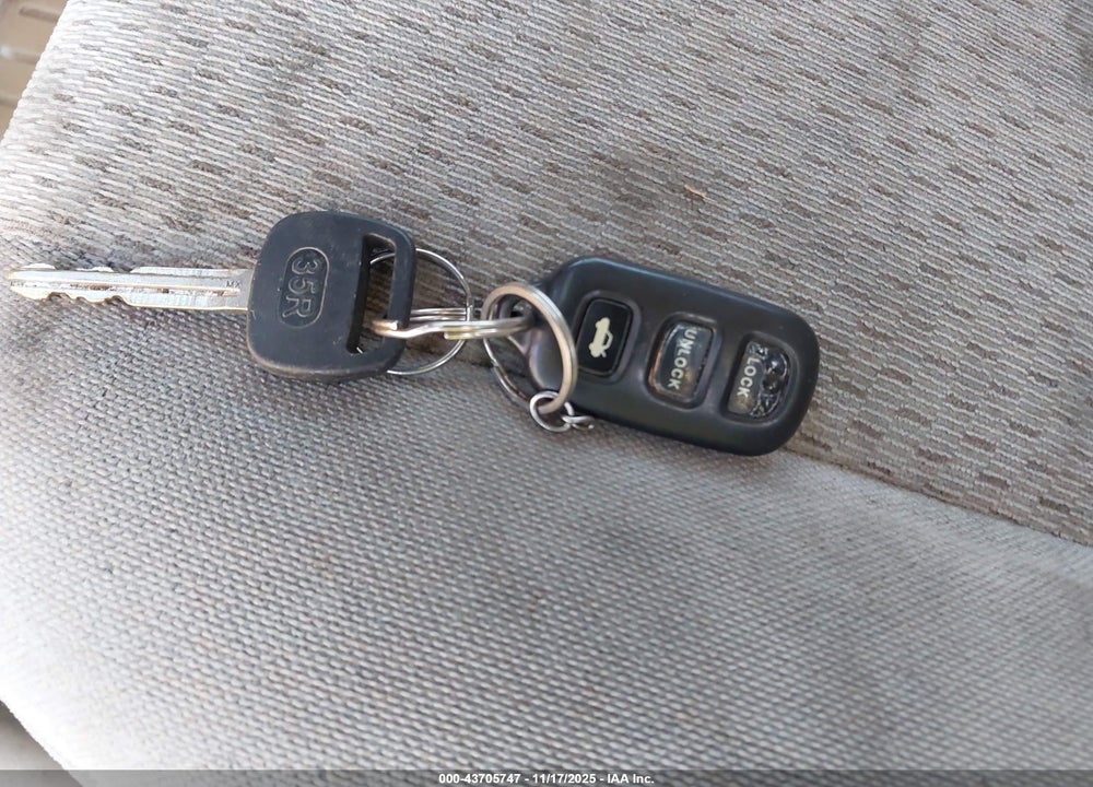2004 TOYOTA CAMRY LE VIN: 4T1BE32K24U813053
