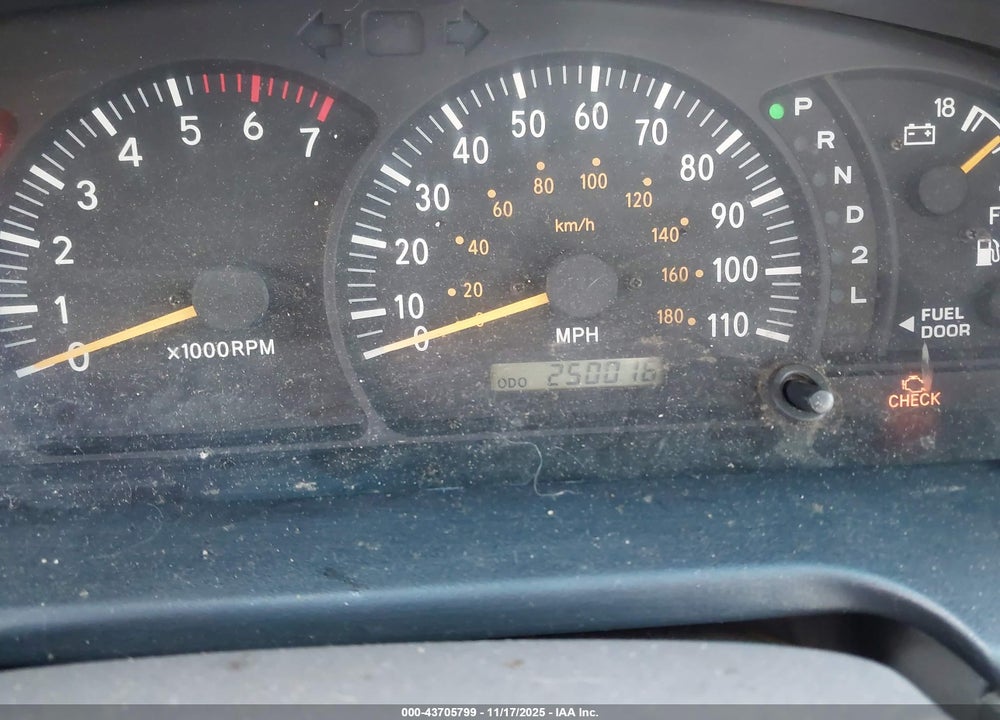 2002 TOYOTA TUNDRA SR5 V8 VIN: 5TBBT441X2S329470