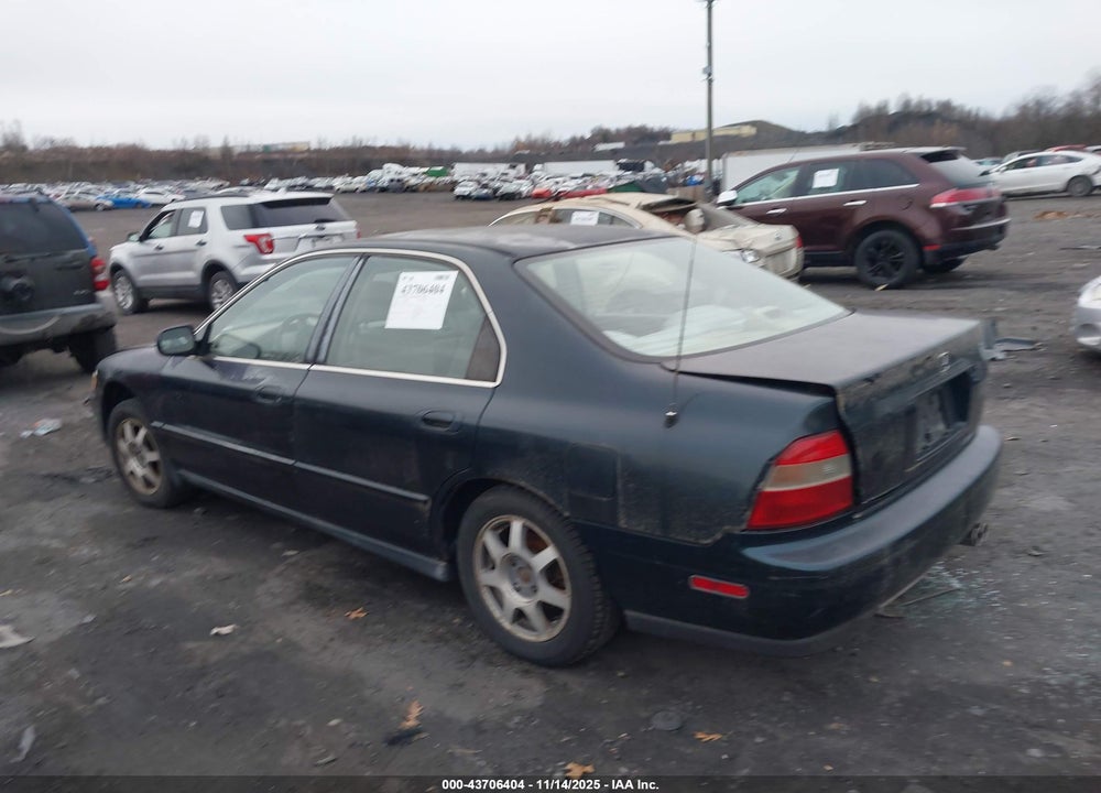 1995 HONDA ACCORD EX VIN: 1HGCD5652SA105431