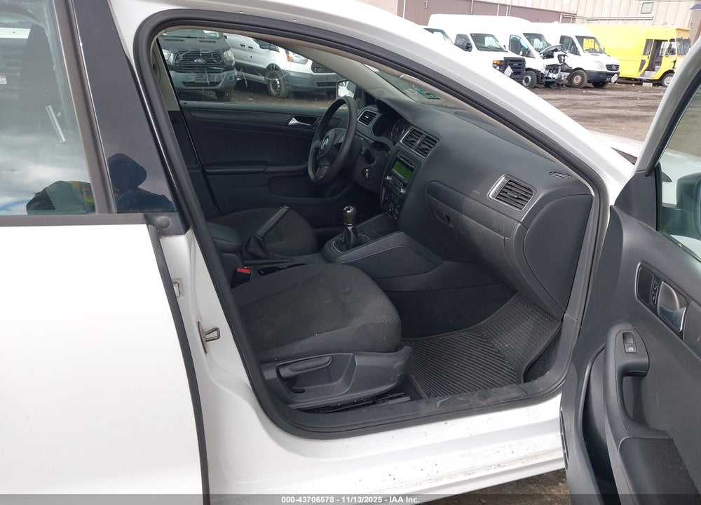 2014 VOLKSWAGEN JETTA VIN: 3VW3L7AJ1EM326167