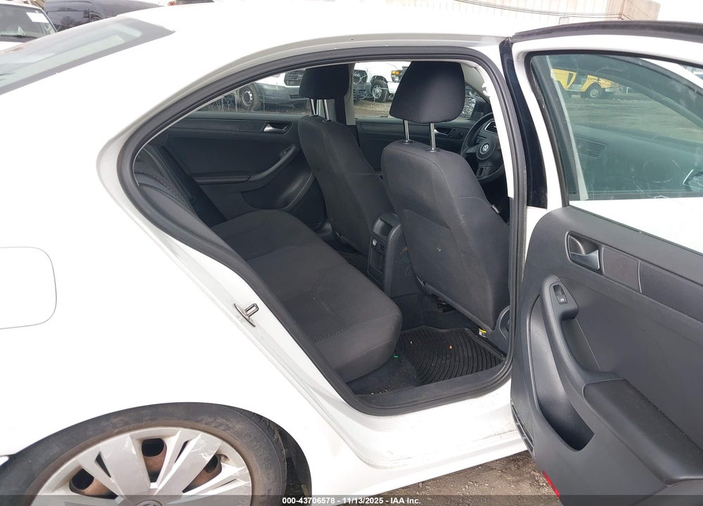2014 VOLKSWAGEN JETTA VIN: 3VW3L7AJ1EM326167
