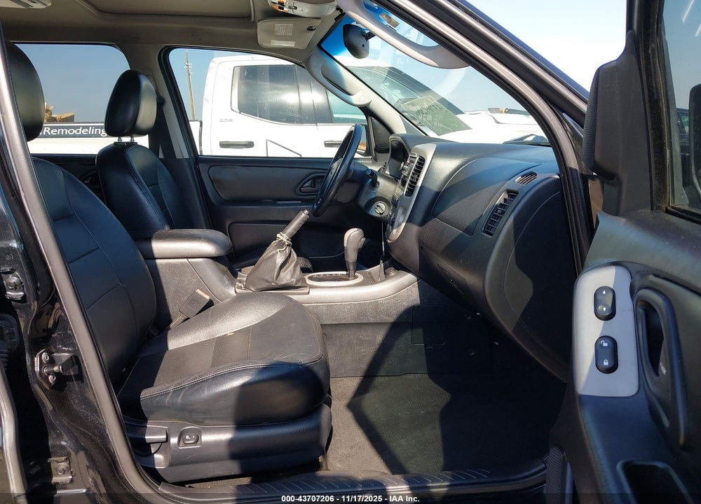 2005 FORD ESCAPE LIMITED VIN: 1FMCU04145KB62368