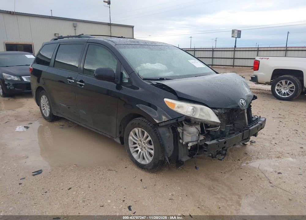 2015 TOYOTA SIENNA XLE 8 PASSENGER VIN: 5TDYK3DC9FS622895