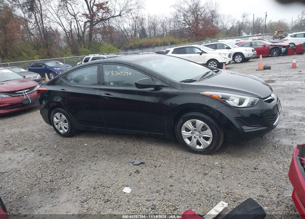 2016 HYUNDAI ELANTRA SE VIN: 5NPDH4AE8GH796568
