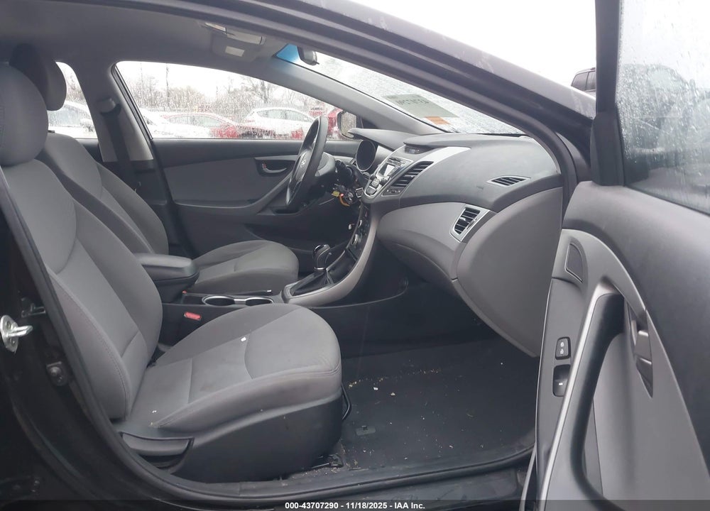 2016 HYUNDAI ELANTRA SE VIN: 5NPDH4AE8GH796568