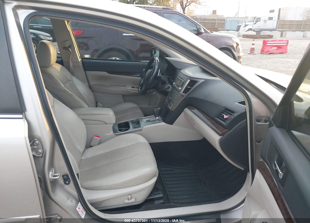 2014 SUBARU LEGACY 2.5I LIMITED VIN: 4S3BMCL65E3019602