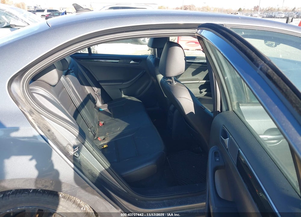 2018 VOLKSWAGEN JETTA VIN: 3VWD17AJ5JM218896