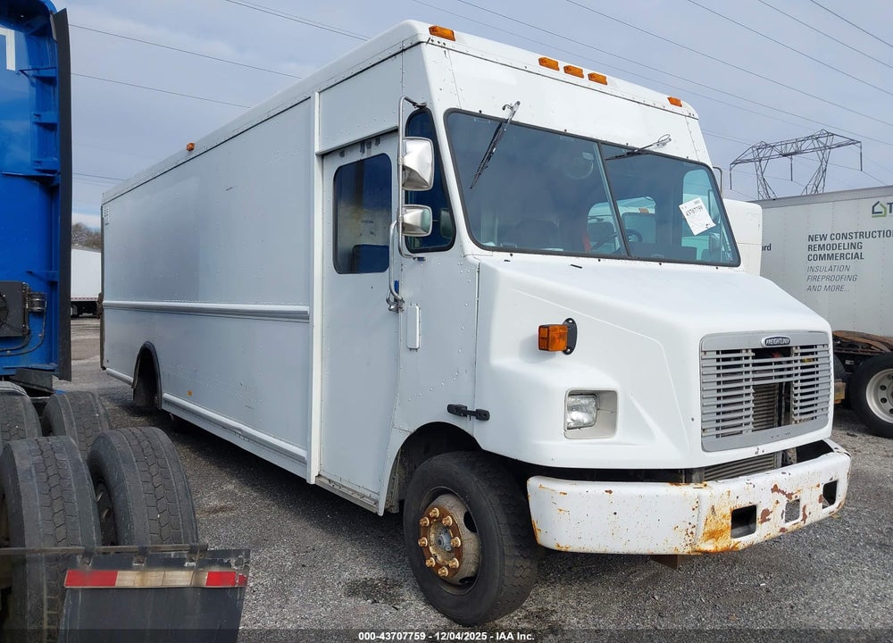2001 FREIGHTLINER CHASSIS M LINE WALK-IN VAN VIN: 4UZAARBW31CH61921