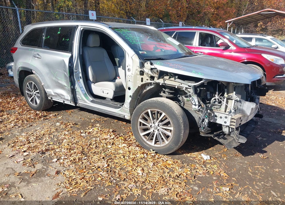 2019 TOYOTA HIGHLANDER XLE VIN: 5TDJZRFH1KS567507