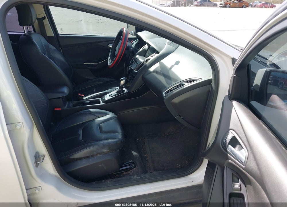 2016 FORD FOCUS TITANIUM VIN: 1FADP3J28GL395171