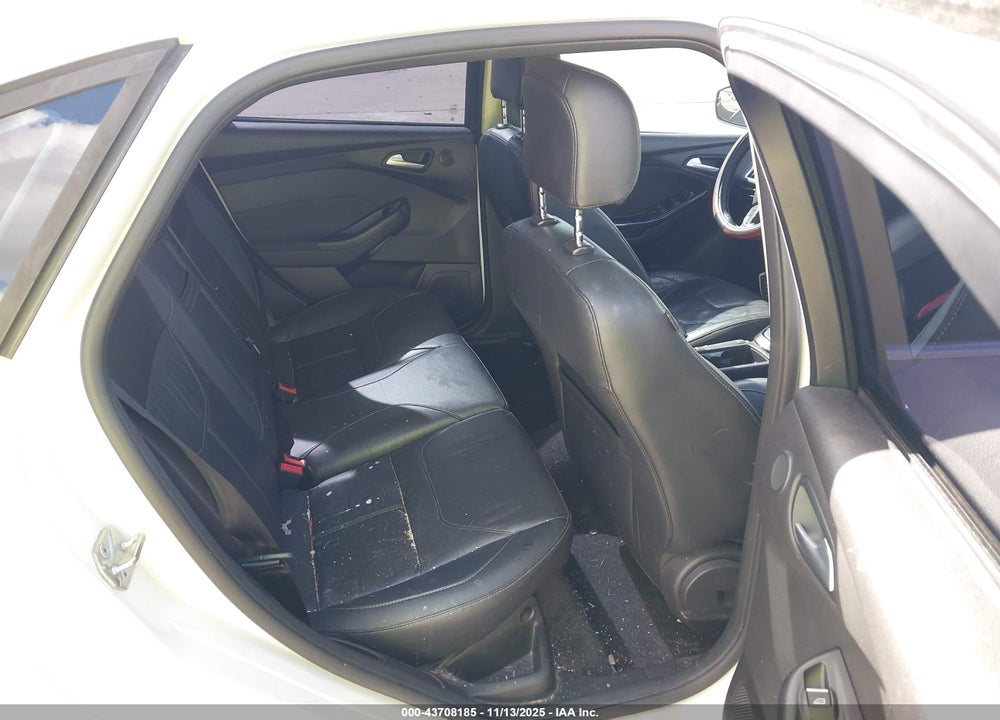2016 FORD FOCUS TITANIUM VIN: 1FADP3J28GL395171
